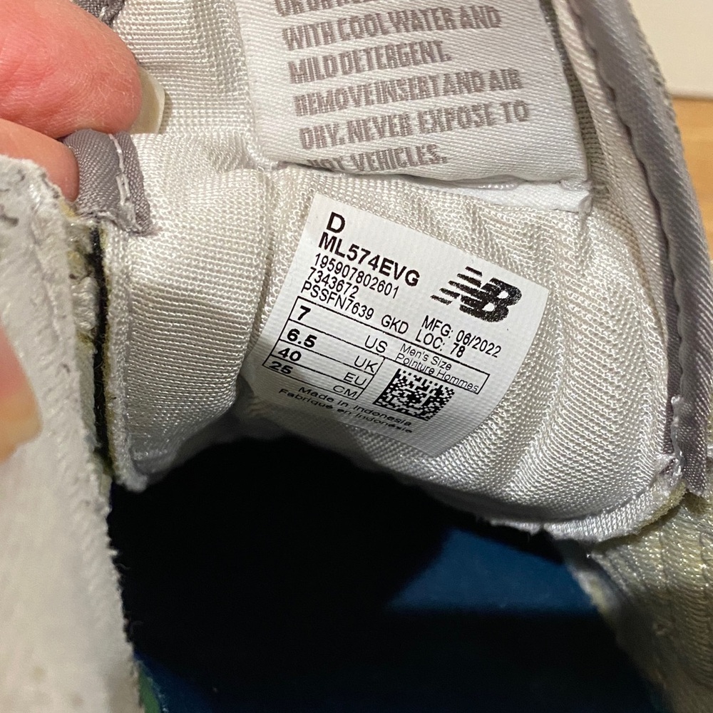 New Balance 574 Sneakers in Gray and White - Picture 8 of 8